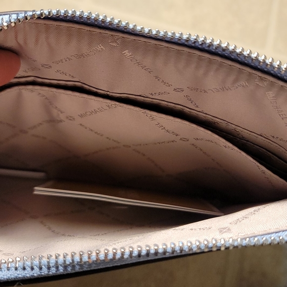 Michael Kors ELLIS XL Zip Clutch Wristlet - Picture 11 of 13